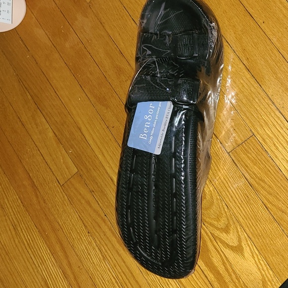 Sorts Women Pillow Sandals - Picture 7 of 7